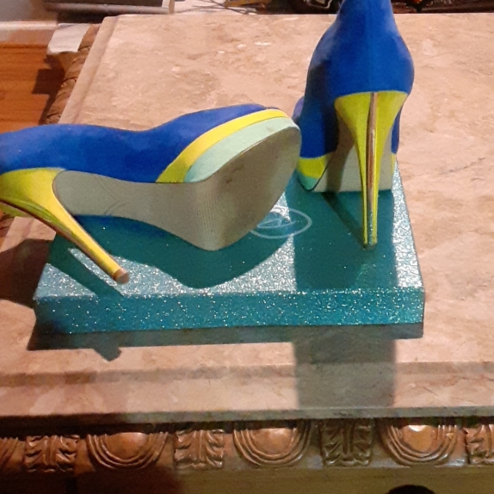 Shoes - Picture 4 of 5